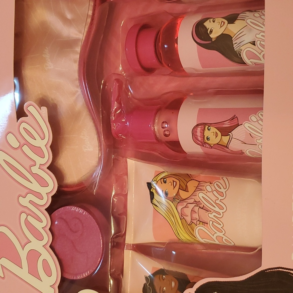 NEW BARBIE 7 piece Spa Set - Picture 5 of 5